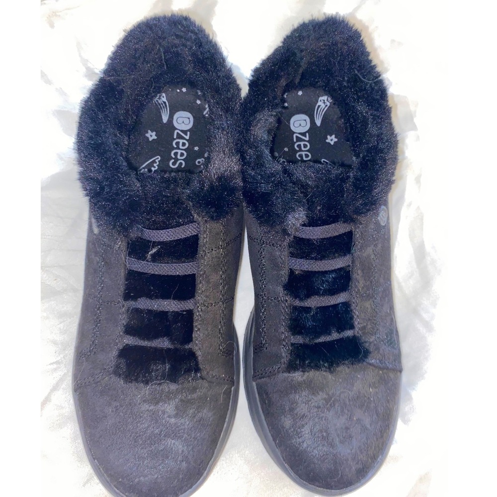 Bzees Slip On Sneakers Womens 7.5 Black Faux Fur Trim Comfort Shoes Low Top Cozy